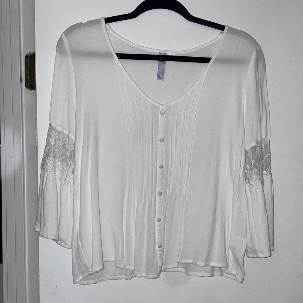 Lace bell 3/4 sleeve crop top